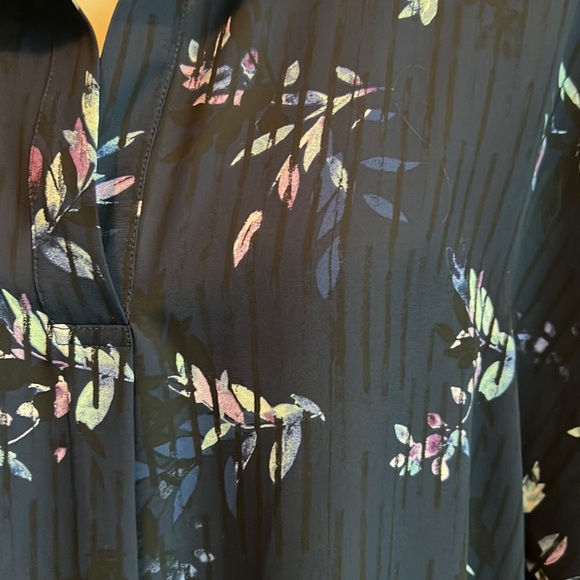 3 for $20 💜 REITMANS Blouse - Picture 4 of 6